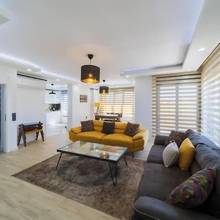 Central Duplex Apartment Near Beach And Historical Landmarks In Muratpasa דירה