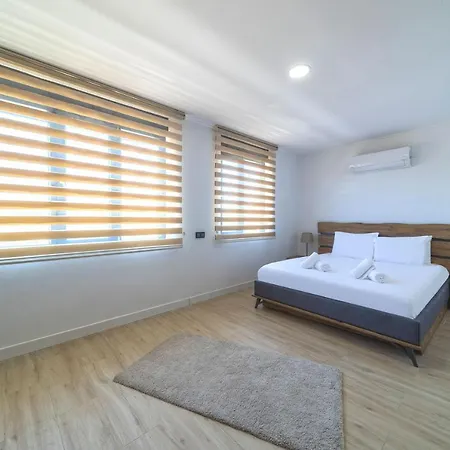 Central Duplex Apartment Near Beach And Historical Landmarks In Muratpasa דירה *